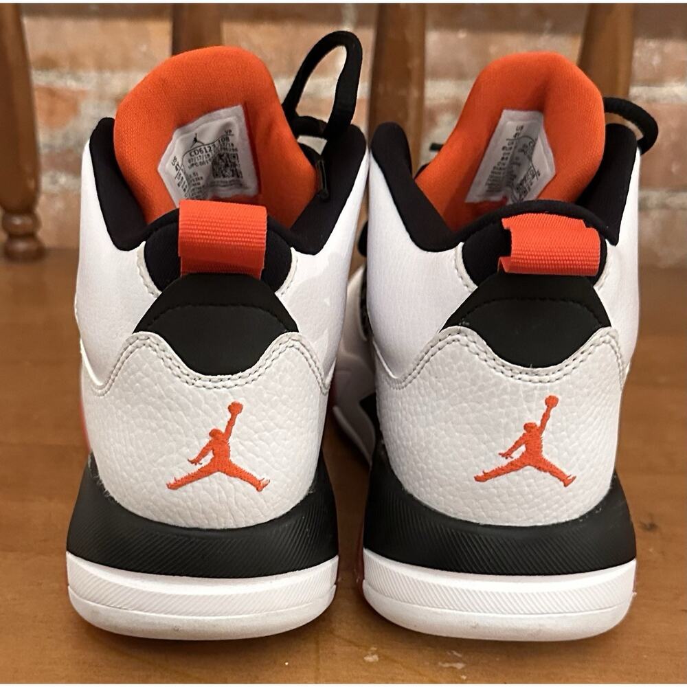 Nike Jordan Maxin 200 White/Black/Team Orange US 4Y Basketball Air EUC - Picture 4 of 7